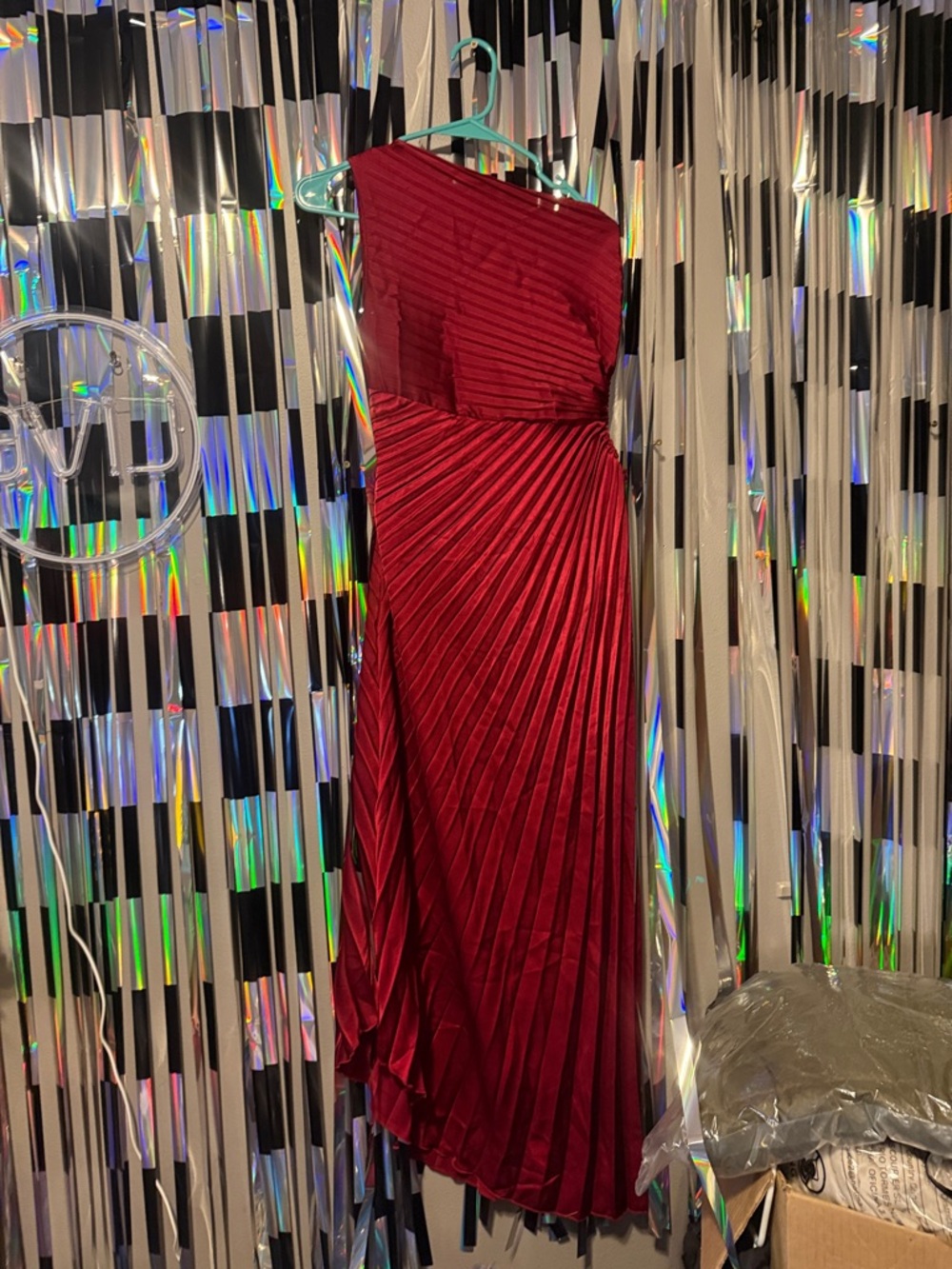 Elegant One-Shoulder Red Pleated Evening Dress
